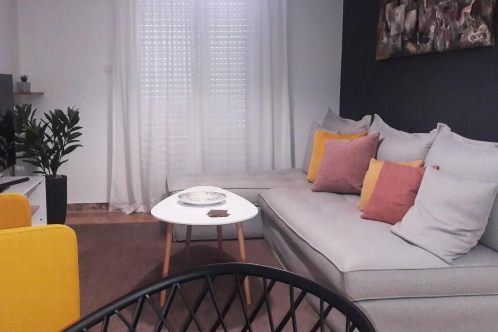 Elegant & Charming Apt. In The Hilton Area Leilighet Athen Eksteriør bilde